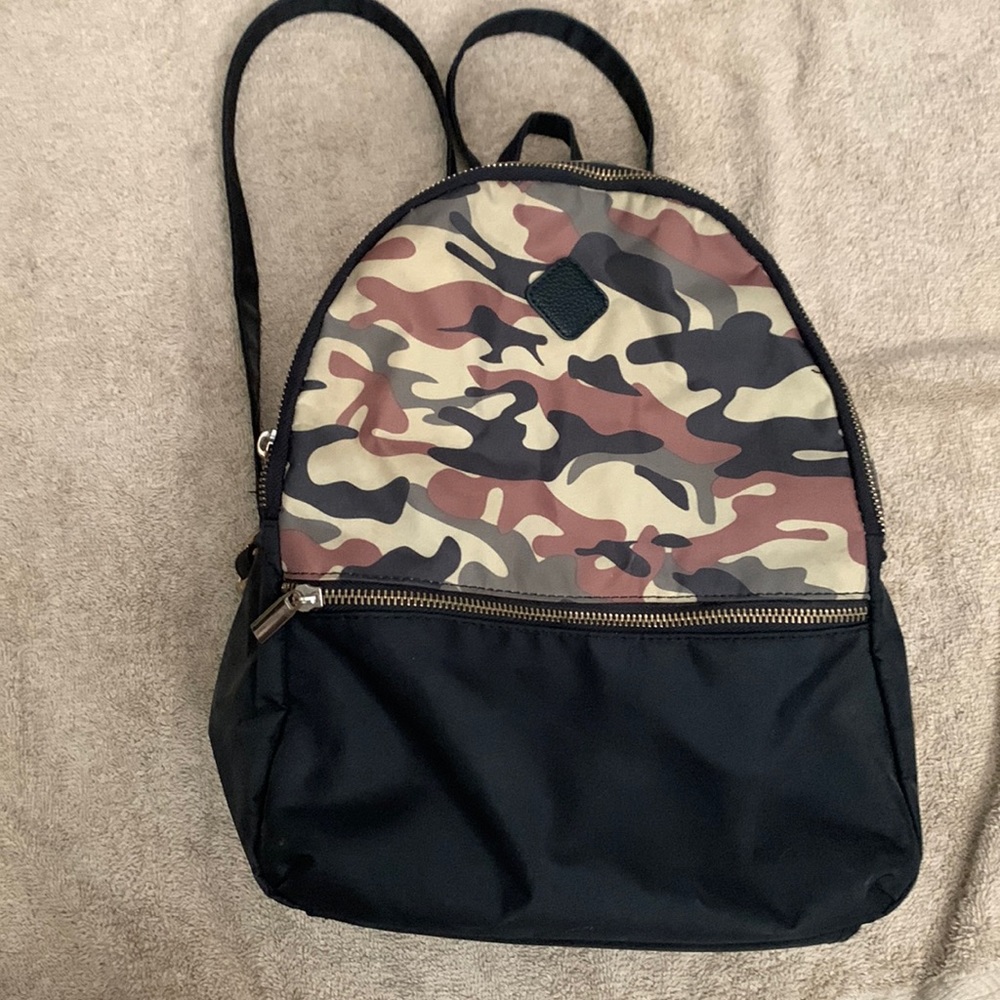 Medium sized backpack.